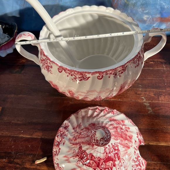 Johnson Bros Coaching Scenes Soup Tureen with lid and ladle. - Picture 3 of 8